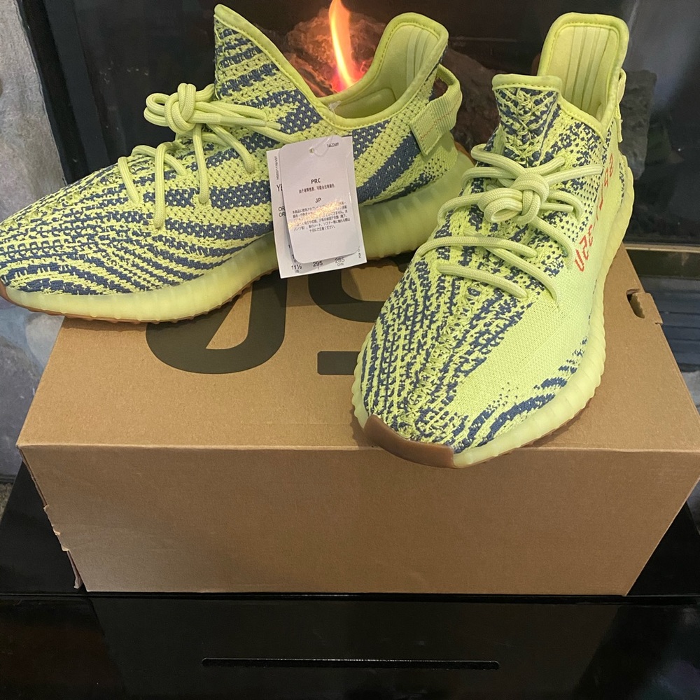 Yeezy Boost 350 V2 Frozen Yellow, 100% authentic